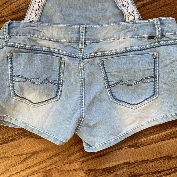 Almost Famous Juniors Light Wash Distressed Lace Short Overalls Juniors Sz 13 - Picture 9 of 14